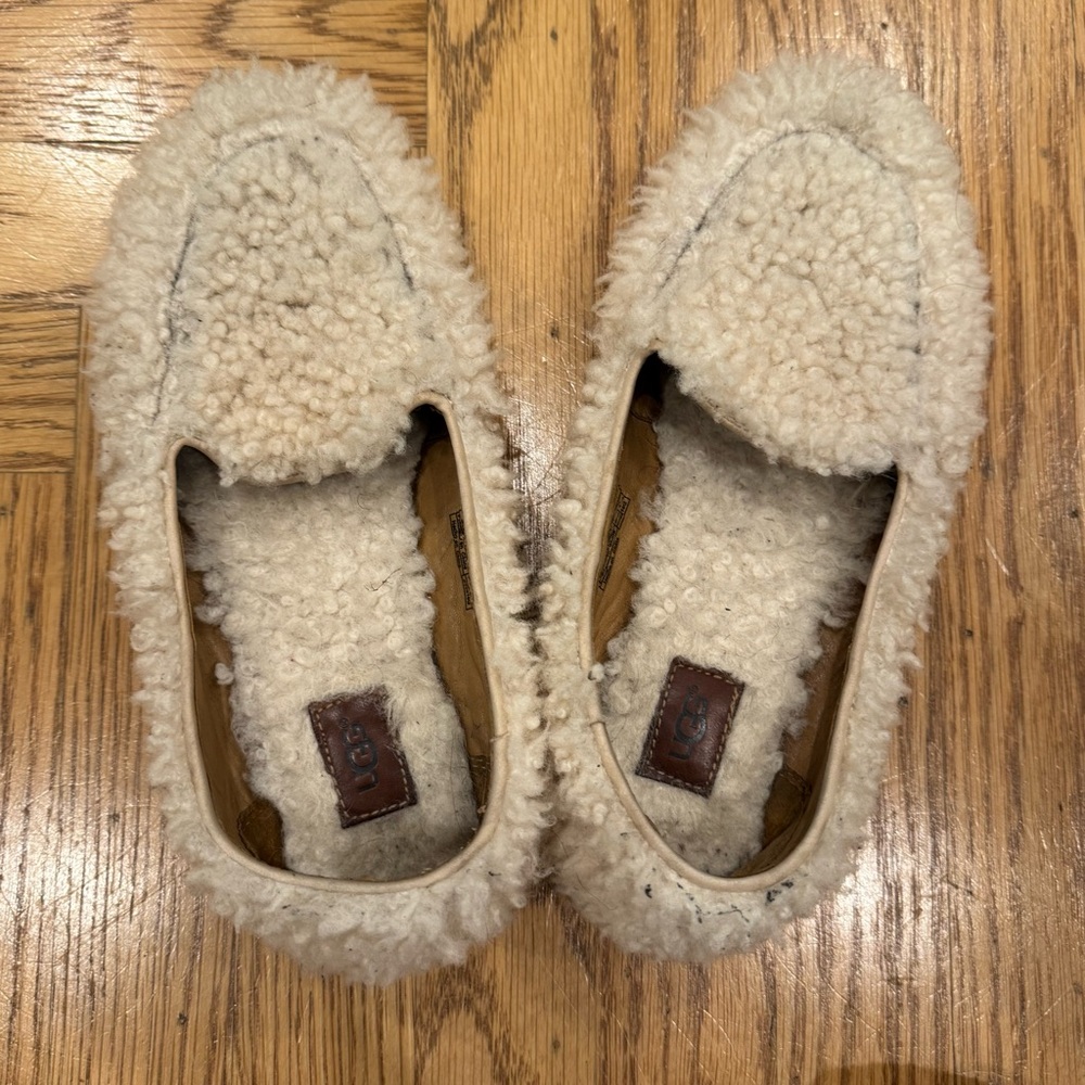 UGG Hailey Women's sz 6 Cozy Cream Sherpa slippers loafers Used - great! - Picture 3 of 9